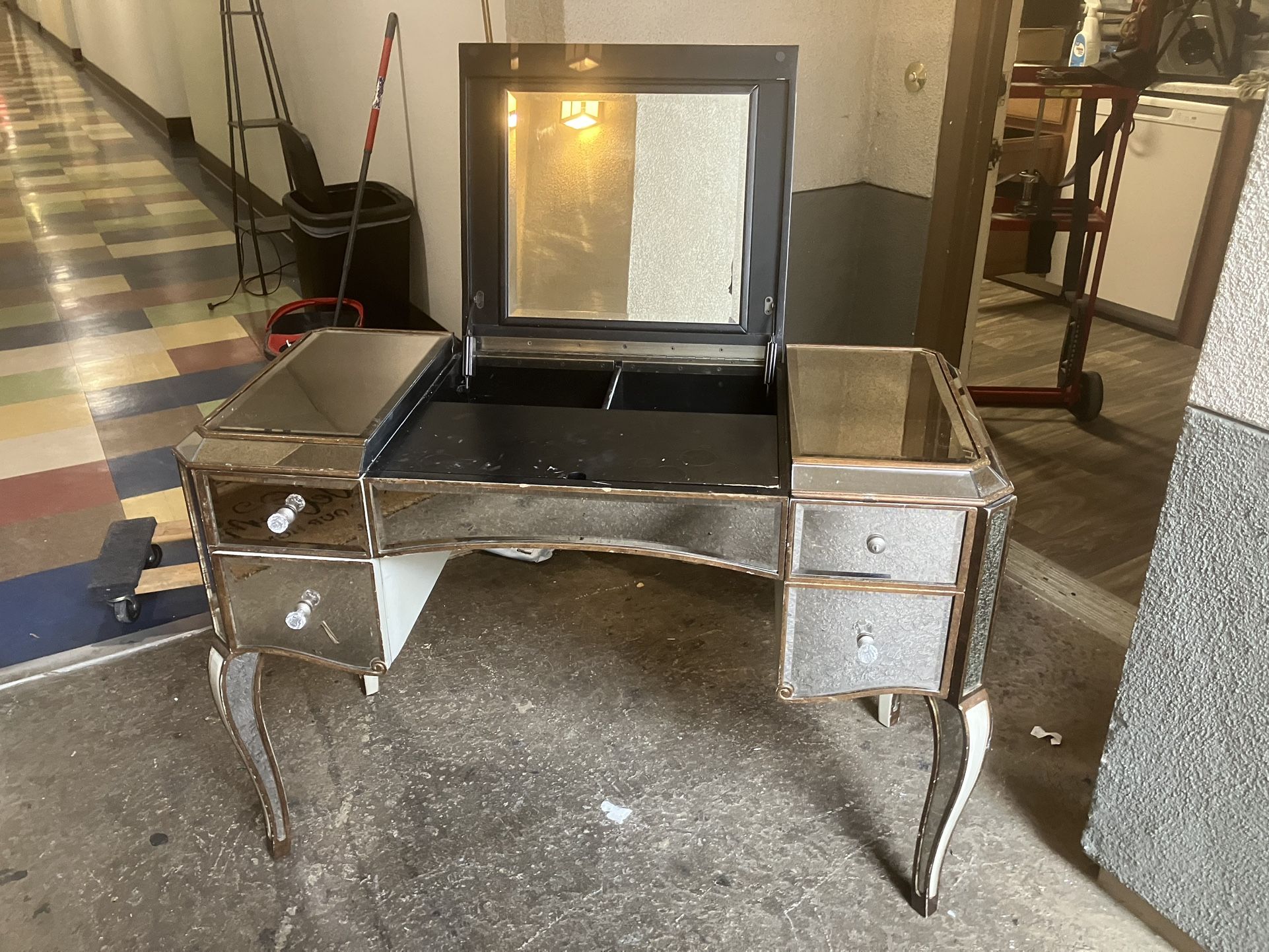 Mirror Parlor ??