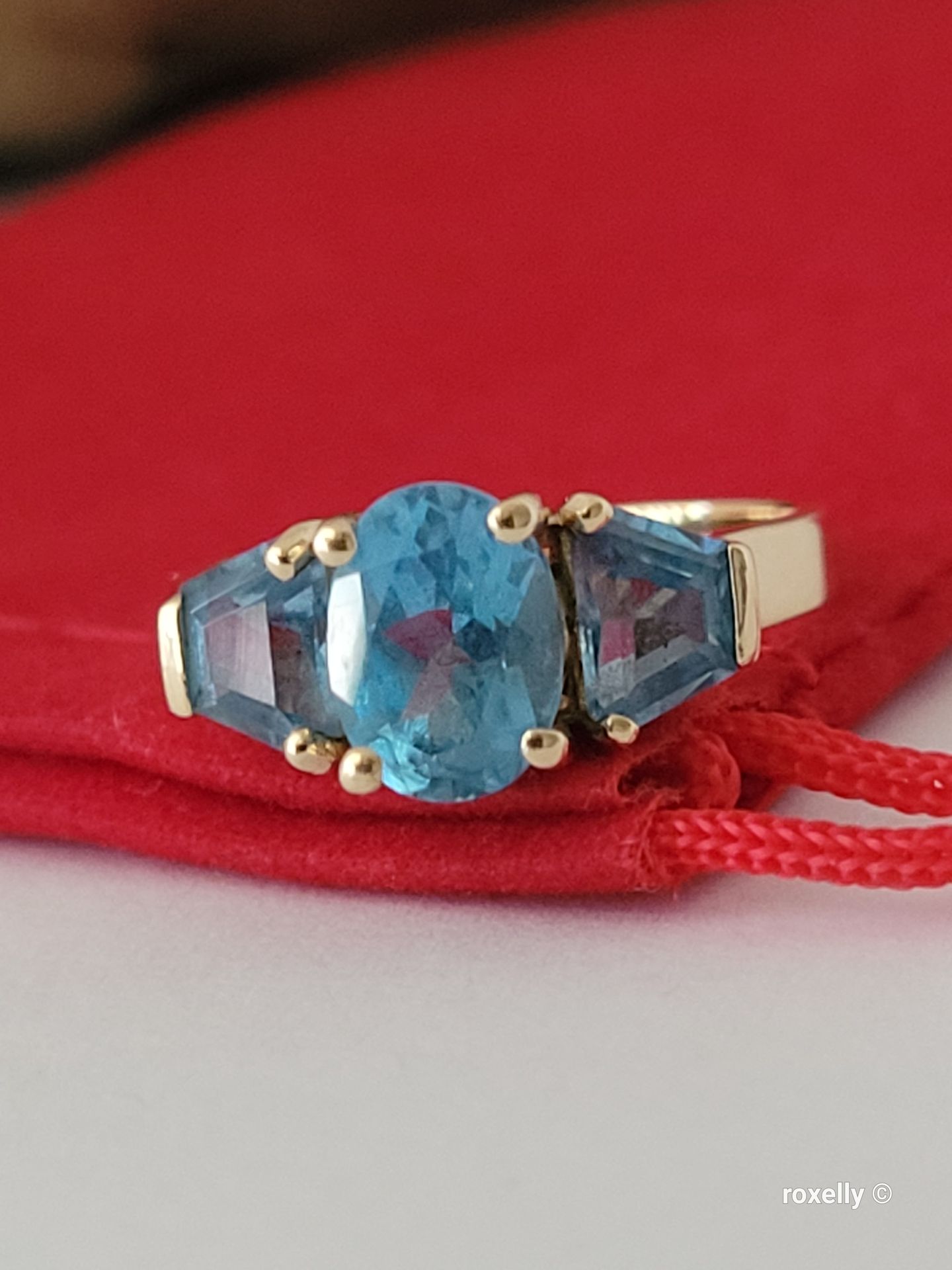 14k Yellow Gold Blue Topaz Ring Size 6.5 Solid Gold!/ Anillo de Oro Amarillo con Topacios Azules! 👌🎁Post Tags: Anillo de Oro