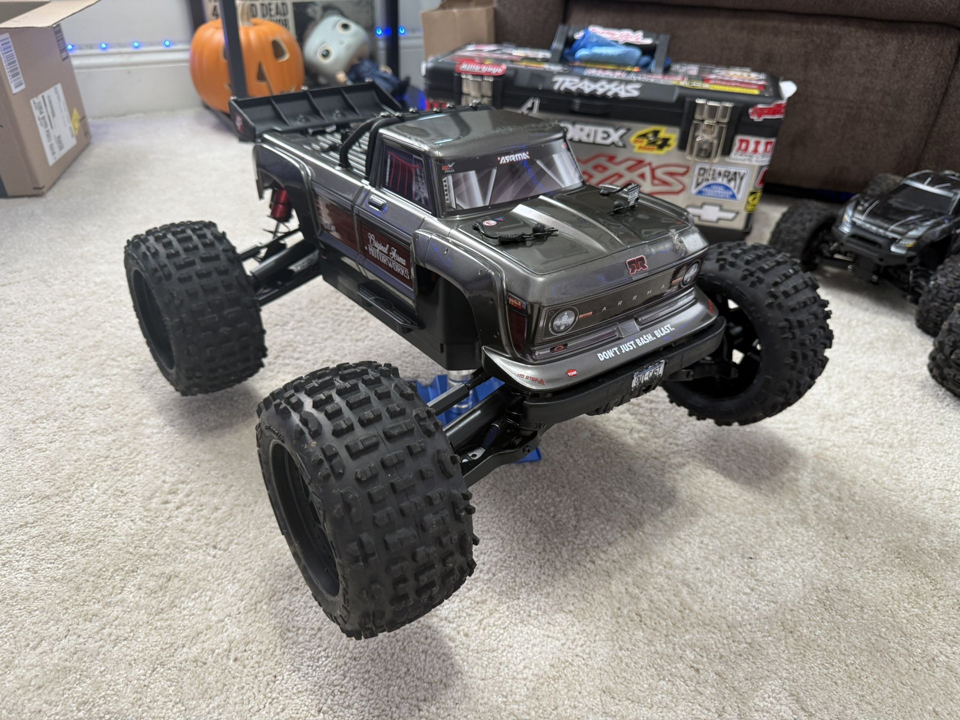 Arrma Outcast 4s