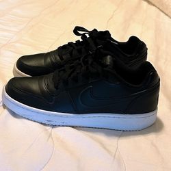 Women’s Nike Ebernon Low Size 6