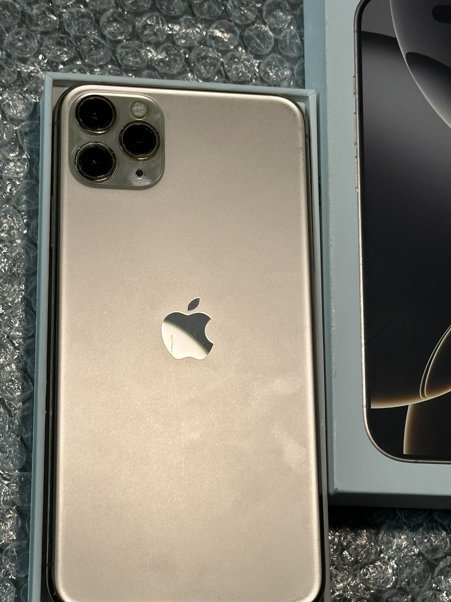 iPhone 11 PRO MAX 512GB Gold UNLOCKED