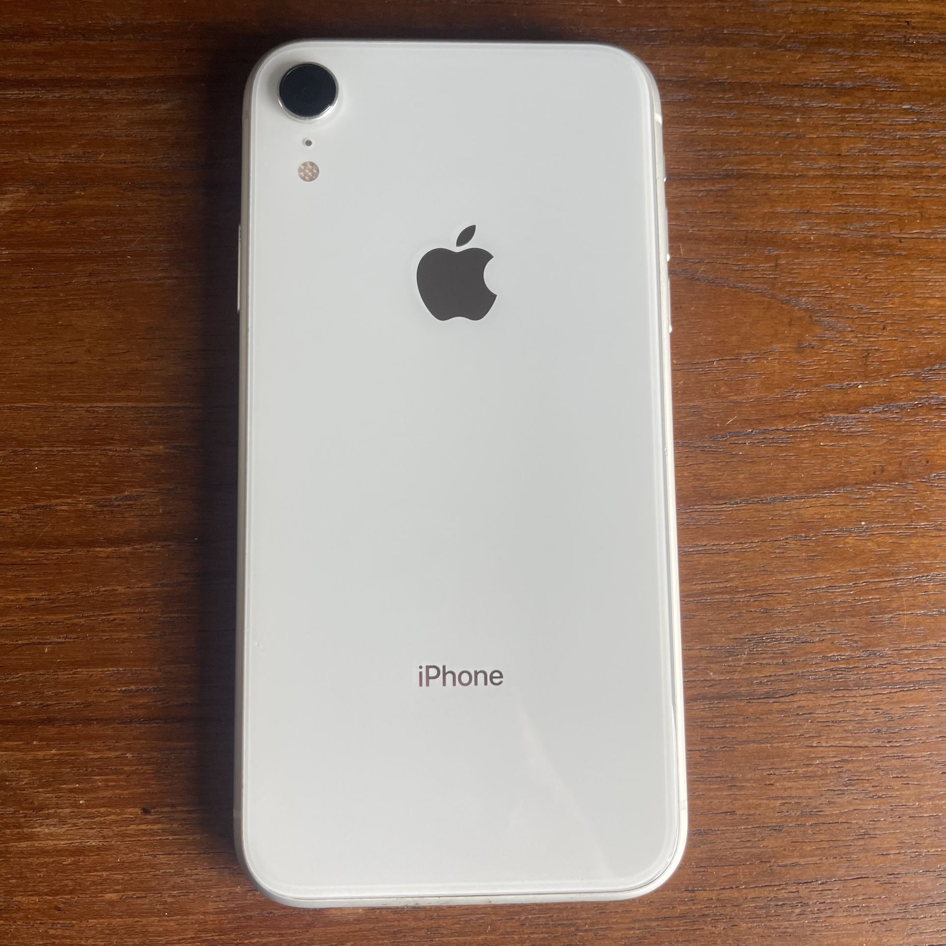 Apple iPhone XR White 64gb ( AT&T/ Cricket ) for Sale in Modesto