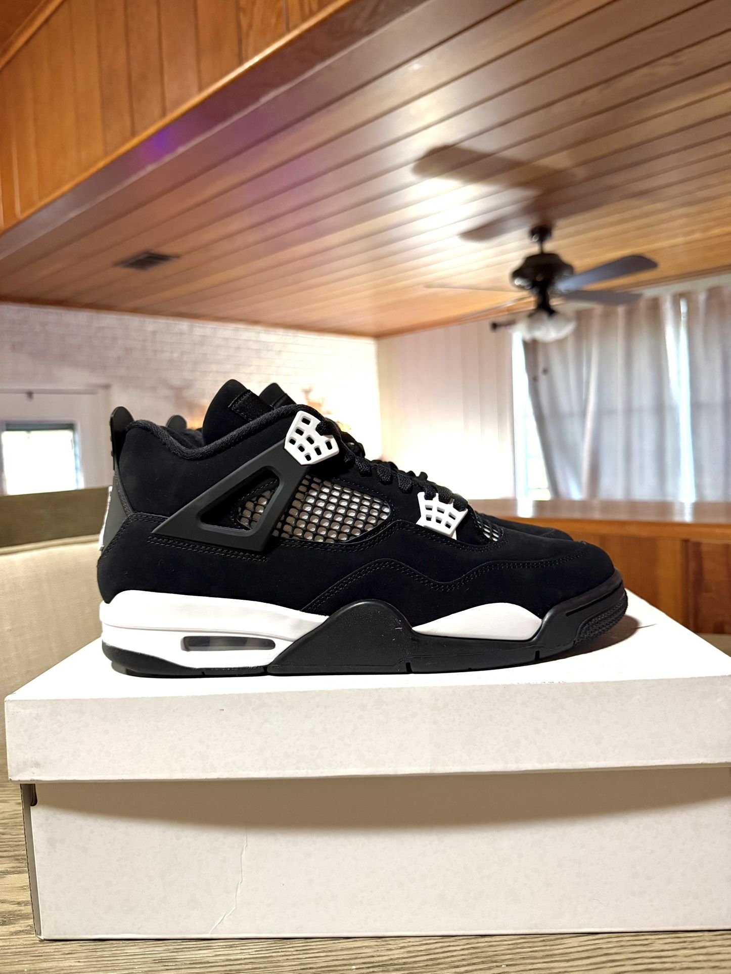 Jordan 4 “ White Thunder “