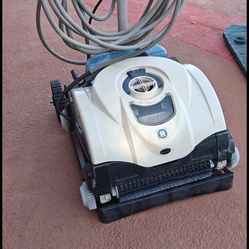 Hayward SharkVac XL Pool Robot Vac