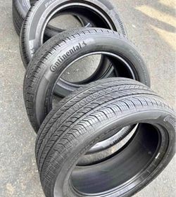 235/45/19 Continental Tires con 80% de vids las 4