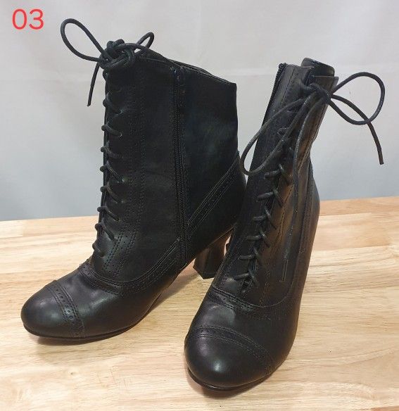 Black Ankle Boots Size 9 (03)