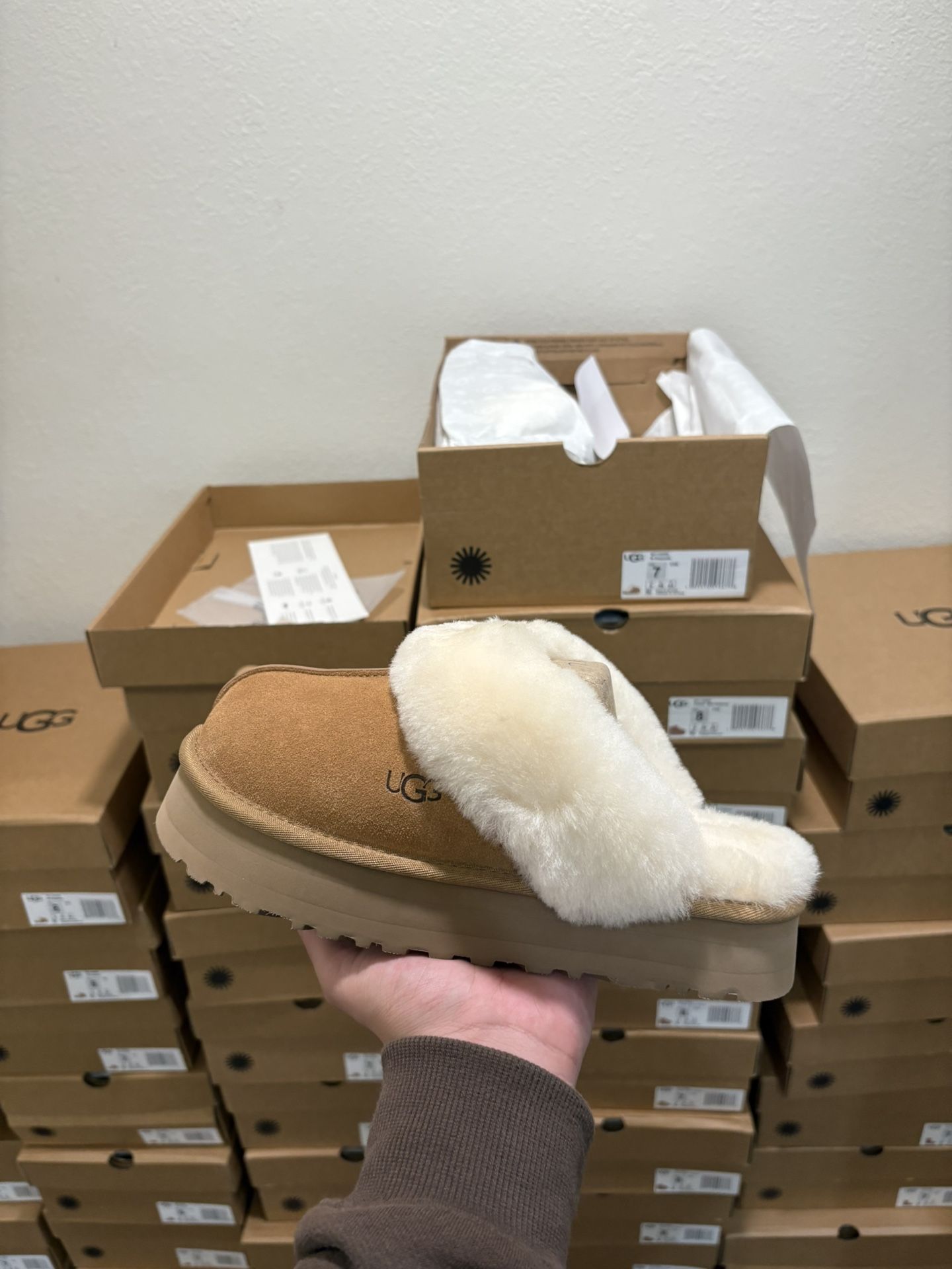 UGG "Disquette" Slippers | Sizes 6 & 7