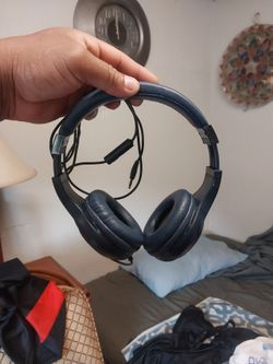 Headphones   🎧