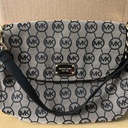 Gorgeous Michael Kors Flap Bag 👜