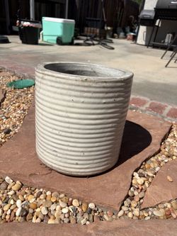 Ceramic pot