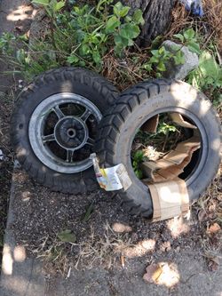 1 back Yamaha J 10x MT3.00 rim with a pair of Pirelli. SL60 tires