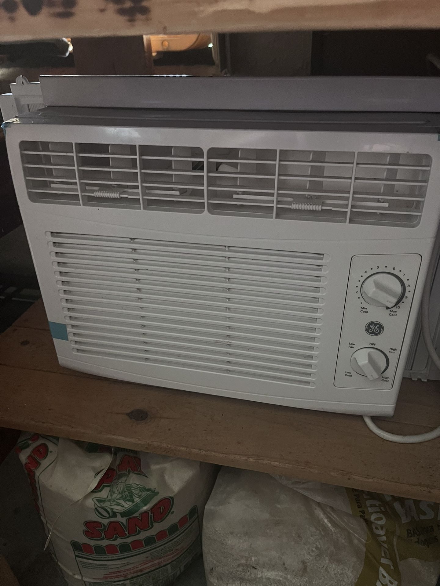 LE Window AC Unit 