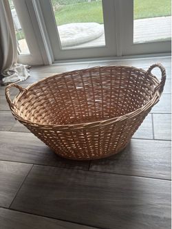 Rattan laundry / storage basket