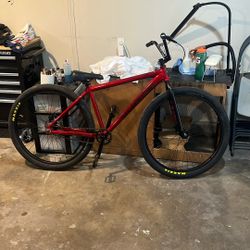 29er Throne Red Earl
