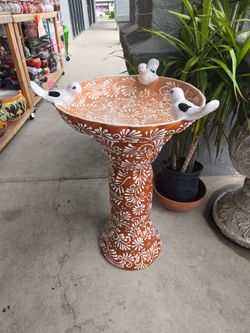 Fuente pajarera ($135)tel (contact info removed)