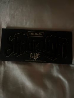 Eyeshadow palette