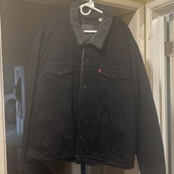 Black Levi’s denim Jacket (Sherpa Collar) 