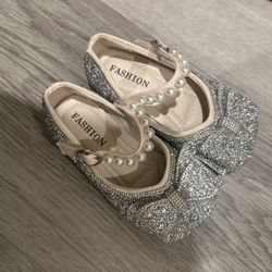 Toddler kids shoes Size7 (new)