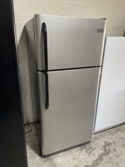 Fridgidaire Fridge 30 Wide Silver 
