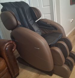 Kahuna zero gravity massage chair great working condition