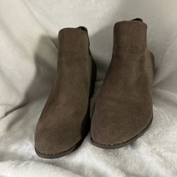 Me Too Brand Suede Booties Size 10 Brown 2” Stack Heel Good Condition 