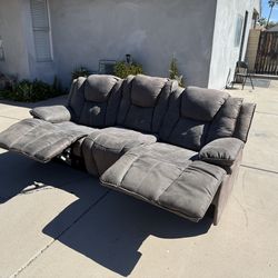 Very nice couch with electric recliners