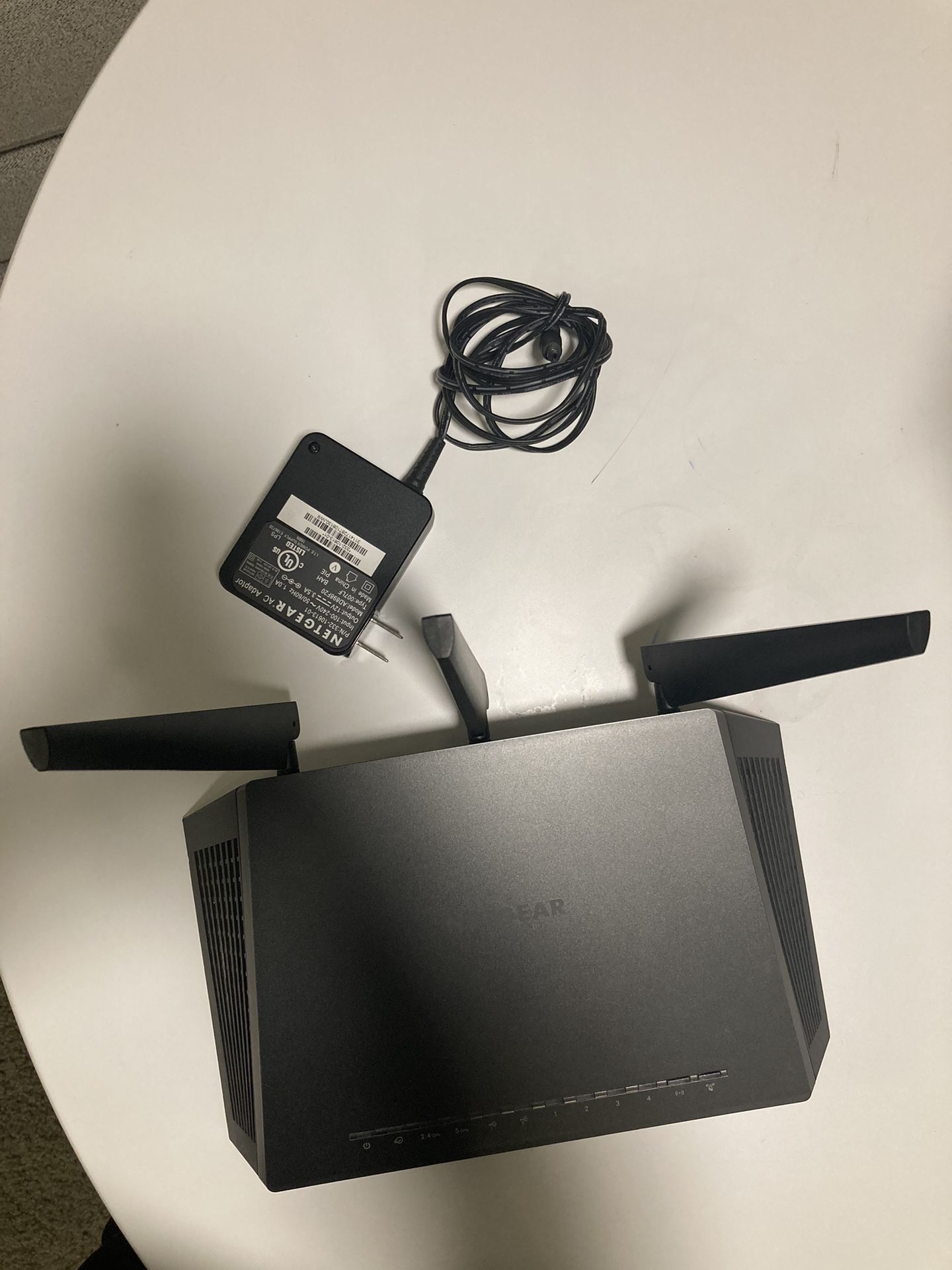 NETGEAR Nighthawk Smart Wi Fi Router (R7000) AC1900 Wireless Speed (Up to 1900 Mbps) Up to 1800 Sq Ft Coverage & 30 Devices 4 x 1G Ethernet