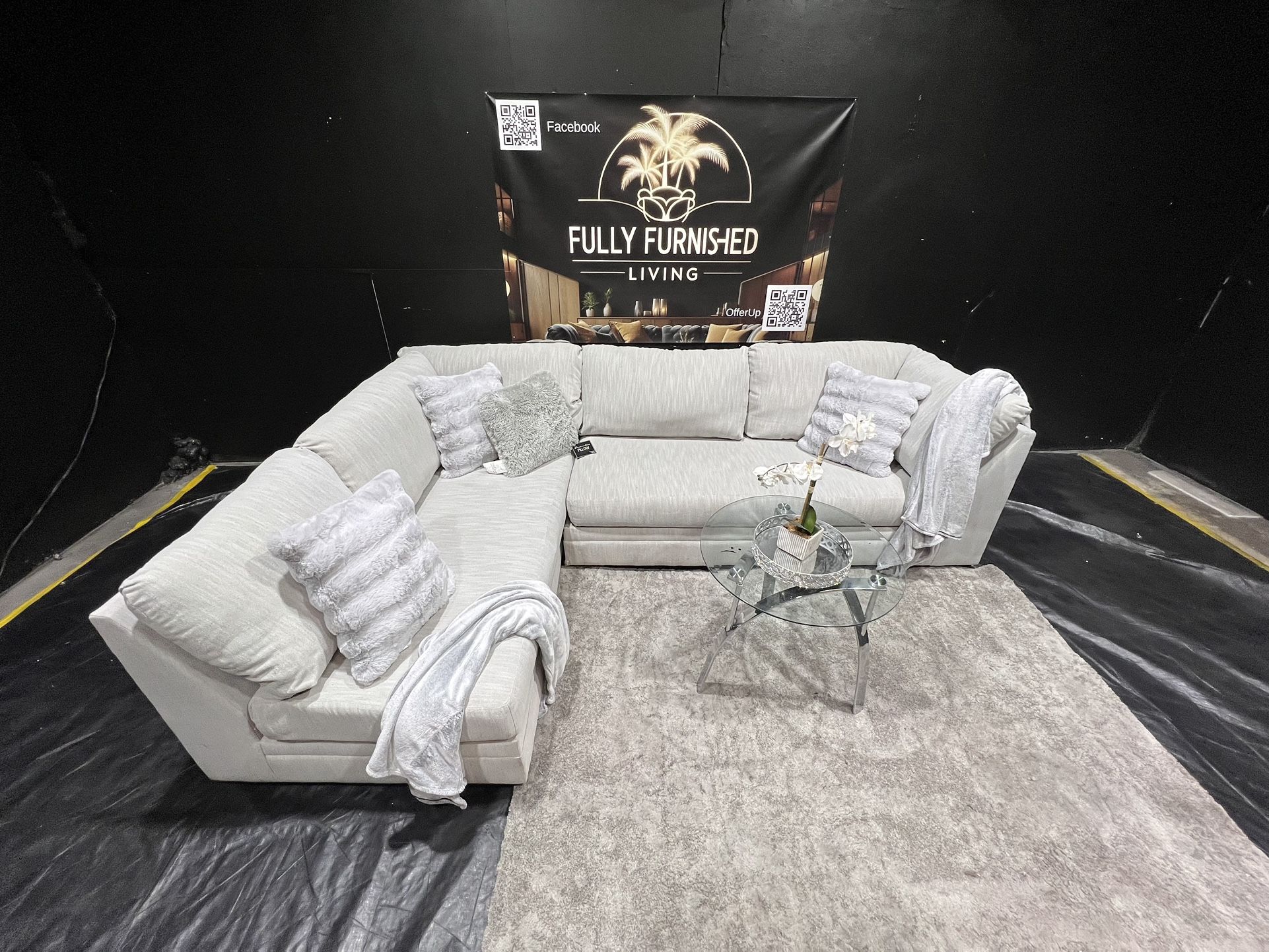 Sectional/Couch/Sofa, 2 Piece, Light Grey, 80x120,Pickup In Tampa delivery Available 