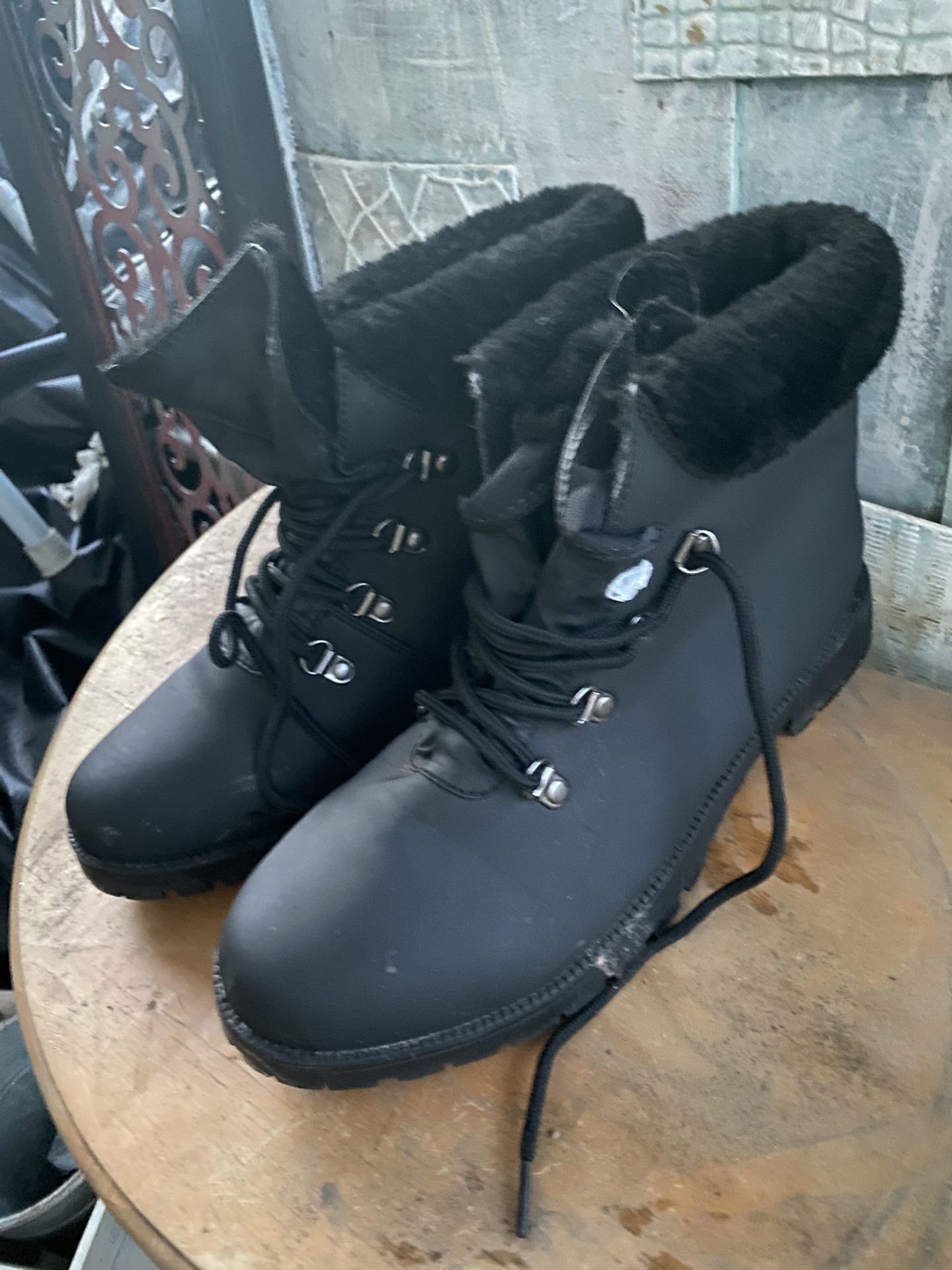 Snow Boots Size 9
