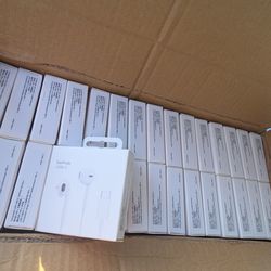 Earpods usb c new in box