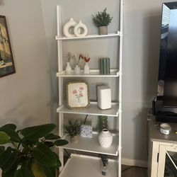 Leaning Shelf 