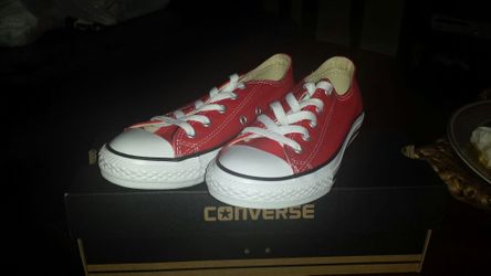 Size 2 chuck taylors