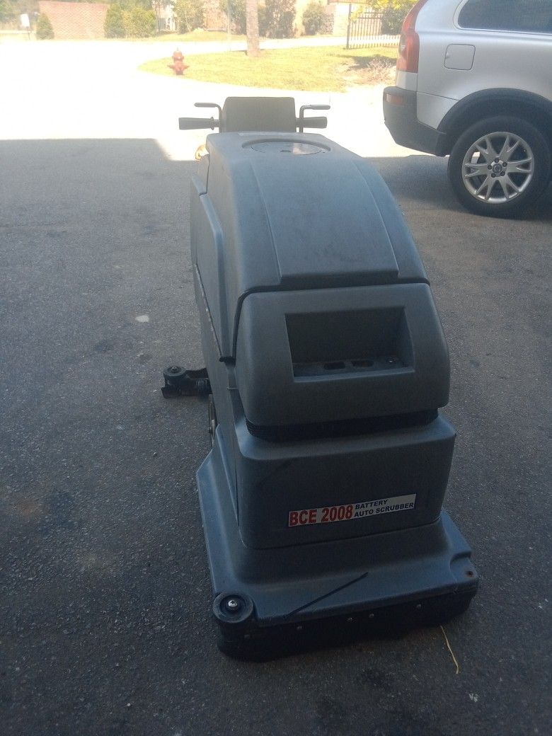 Floor Scrubber and Water Recovering Machine