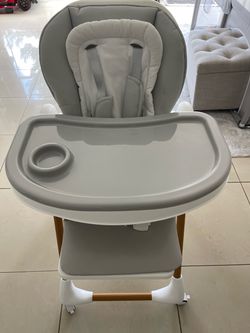 Baby movable eating table.