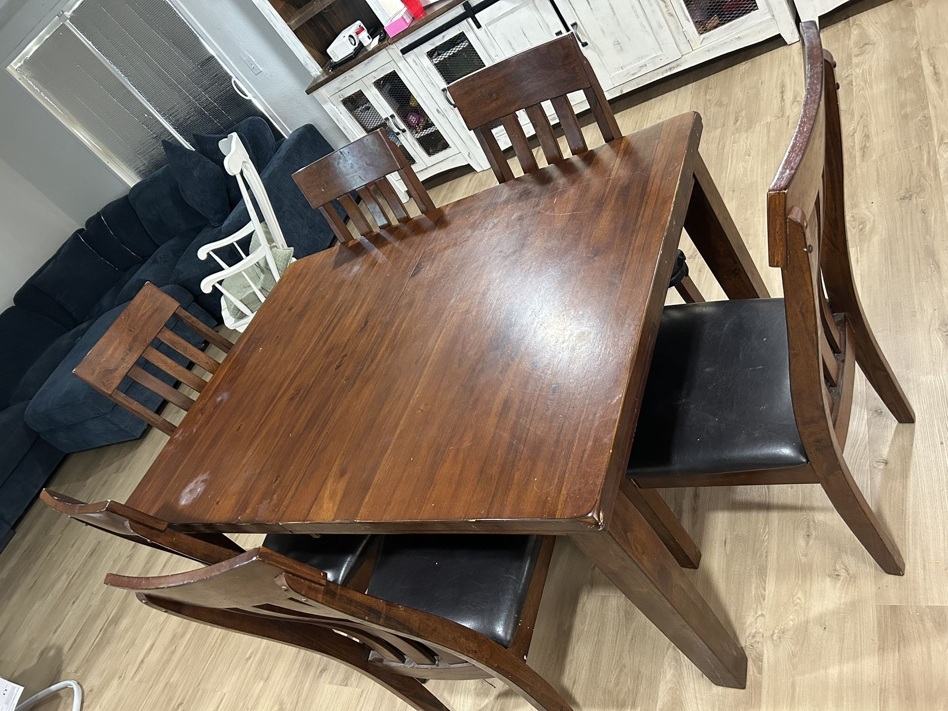 Free Dinning Table
