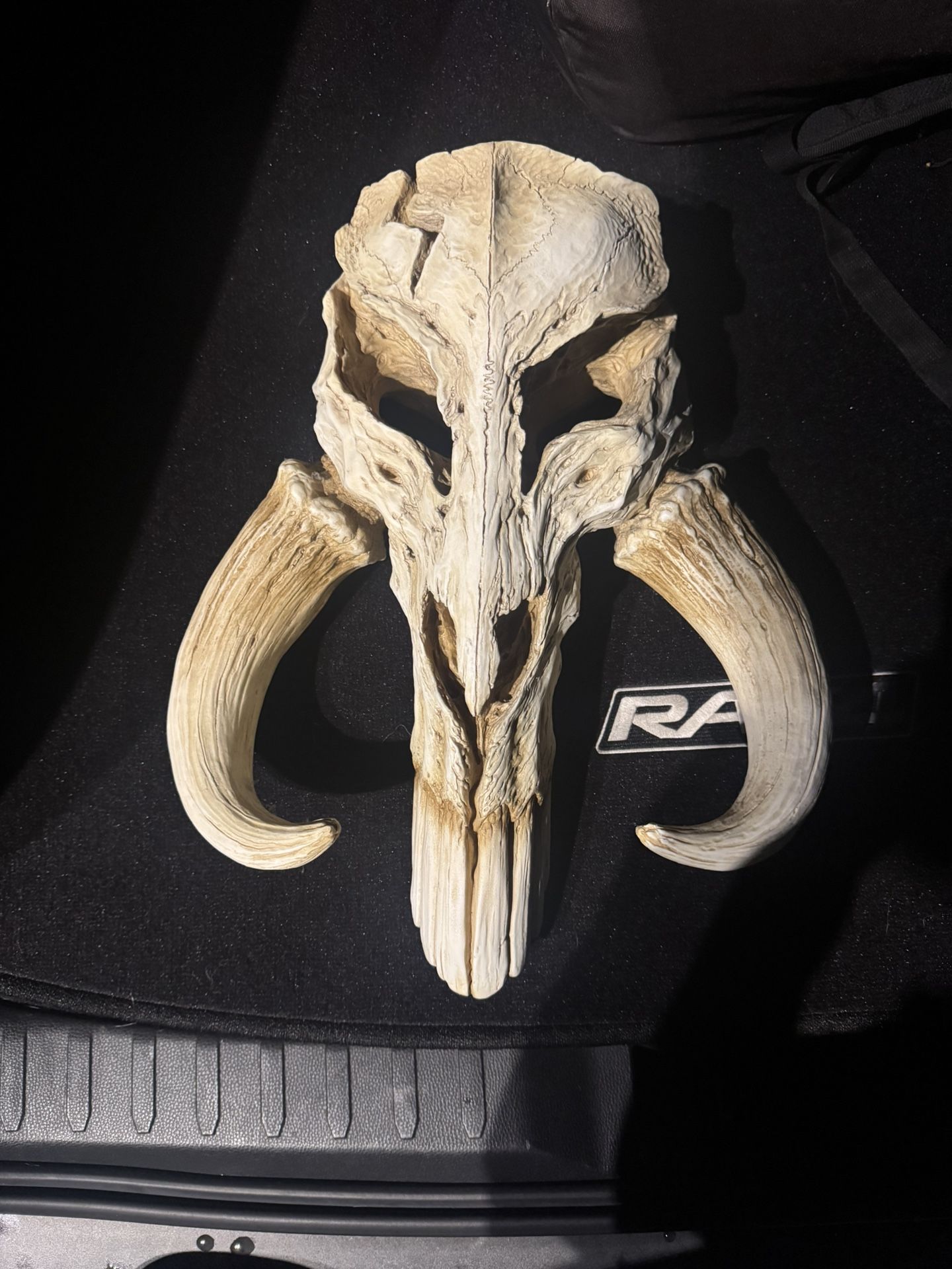 REGAL ROBOT Star Wars Mandalorian Mythosaur Skull 17.5″ Wall Decor Replica