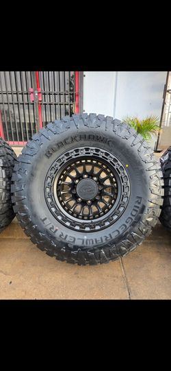 17" LOCK Mojave rims w/ 35" RT tires