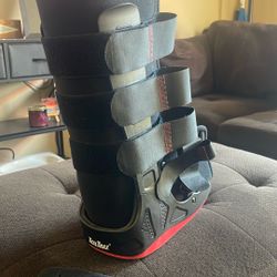 Orthopedic Walking Boot (Fracture Boot) – Adjustable, Like New