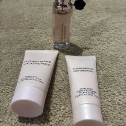 PETITE FLOWERBOMB  Perfume/FRAGRANCE  0.68 oz…..with mini Body Lotion /body Cream VIKTOR & Rolf Set ..