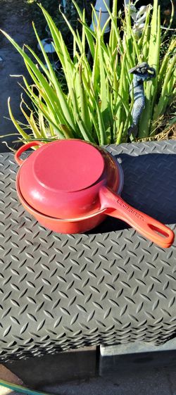 Le Creuset #22 multifunctional 2 piece w/skillet top