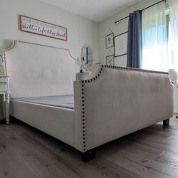 Queen Bed 