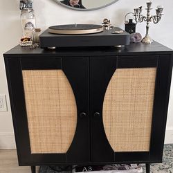 Black and ratten entrance tabe