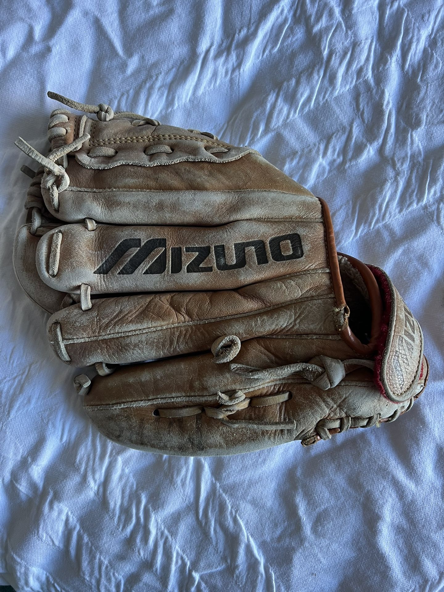 Mizuno Baseball Glove