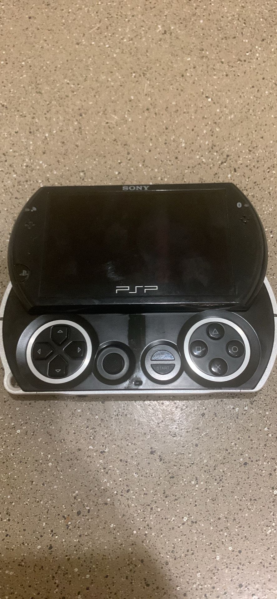 Sony PSP GO ( PSP-N1004 ) w/ Sony 1GB Memory Stick Micro M2 Card