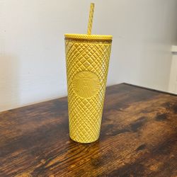 Original 24oz Yellow Starbucks Tumbler w Straw
