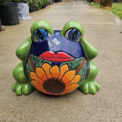 Talavera Big Belly Frog Clay Pots, Planters,Plants, Pottery $45 cada uno.