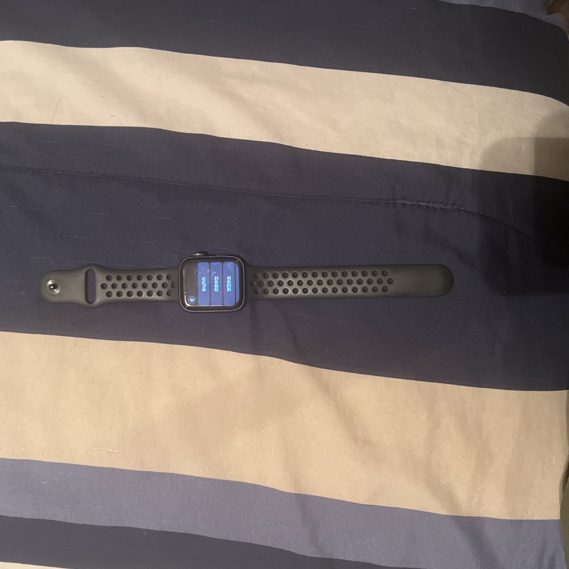 Apple Watch SE Nike Edition