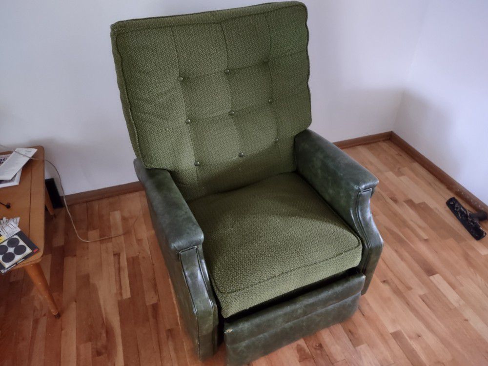 Vintage Green Lounge Chair 