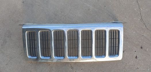 Jeep Commander Grille