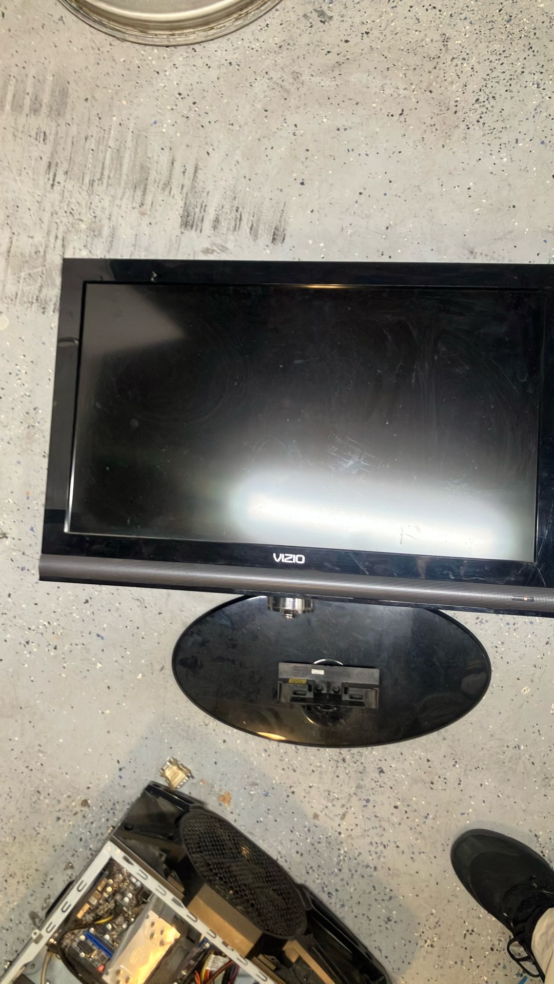 VIZIO LCD TV 32"